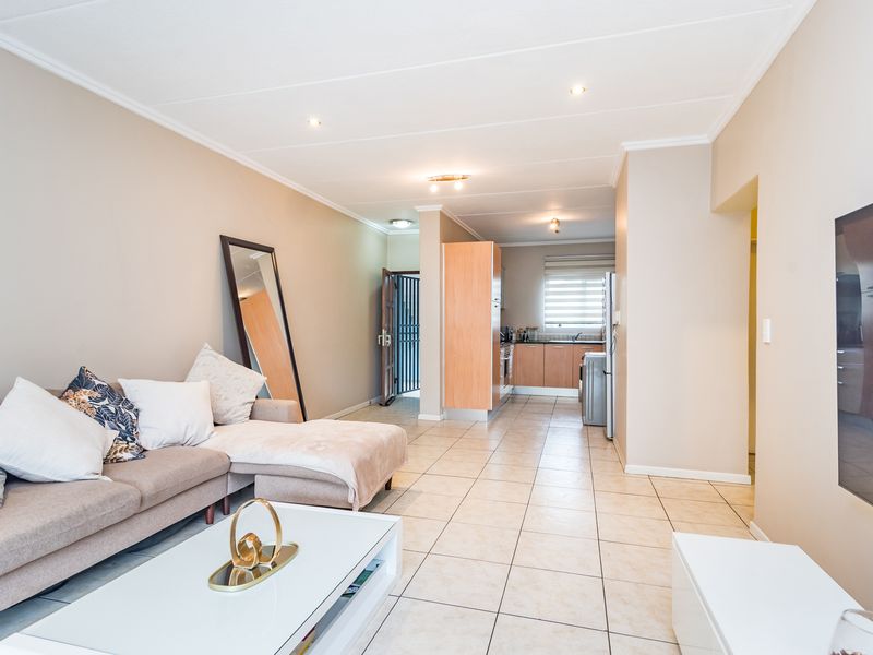 Spacious 2-Bedroom Apartment with Sunny Balcony & 24-Hour Security – Ferndale - Photo 9