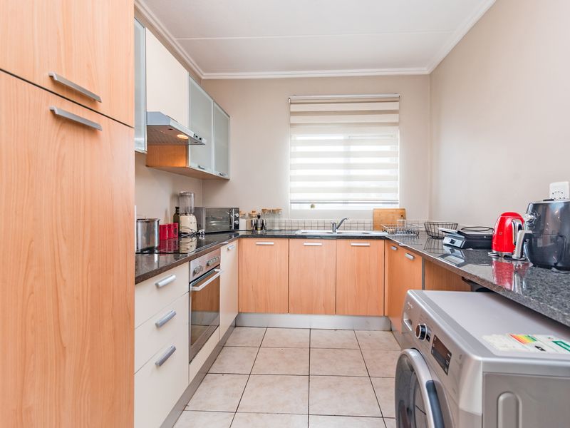 Spacious 2-Bedroom Apartment with Sunny Balcony & 24-Hour Security – Ferndale - Photo 6