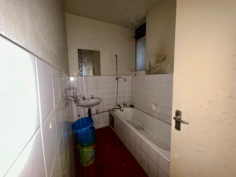 Spacious Sunnyside Investment Opportunity - Photo 4