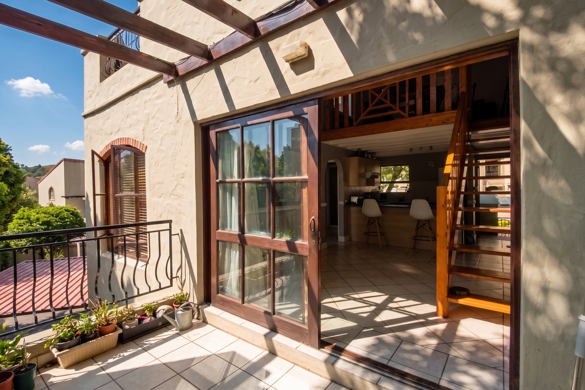 1 Bedroom Loft Apartment  Let in Benmore Gardens, Sandton - Photo 2