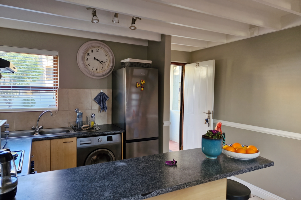 1 Bedroom Loft Apartment  Let in Benmore Gardens, Sandton - Photo 4
