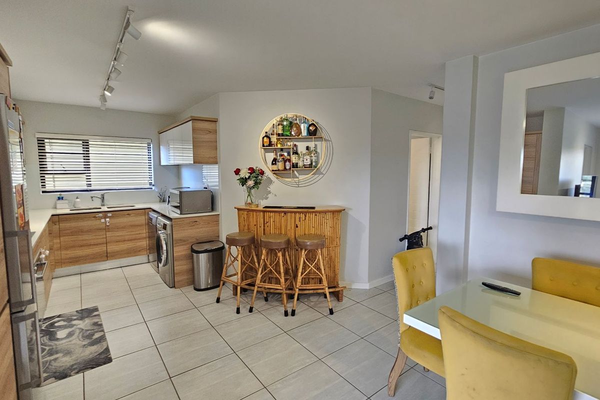 3 Bed, 2 Bath Garden Apartment- Waterfall - Photo 3