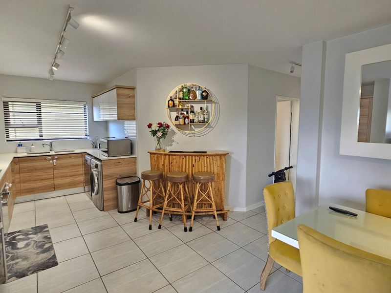 3 Bed, 2 Bath Garden Apartment- Waterfall - Photo 3