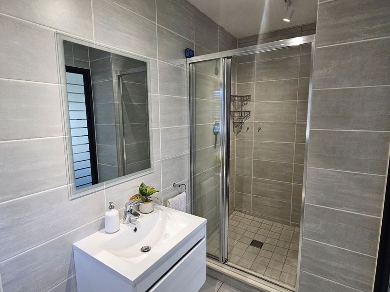 3 Bed, 2 Bath Garden Apartment- Waterfall - Photo 8