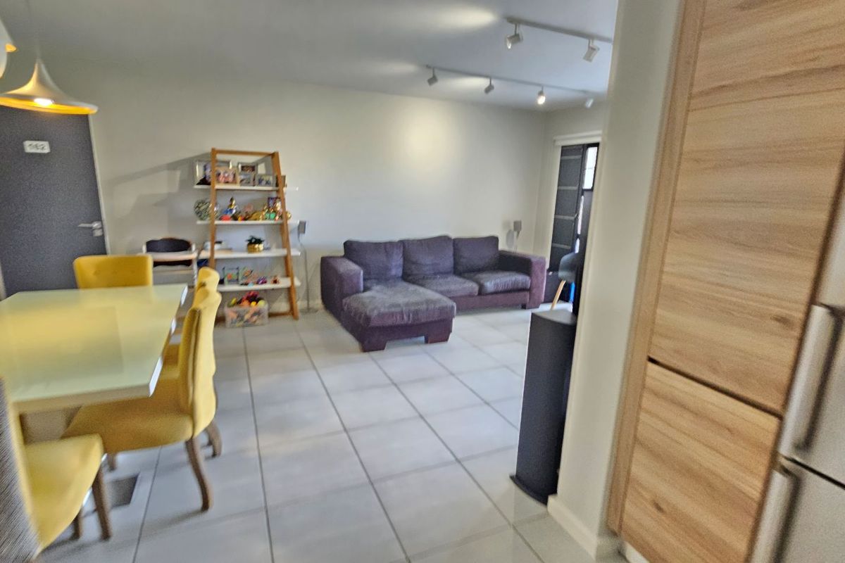 3 Bed, 2 Bath Garden Apartment- Waterfall - Photo 4