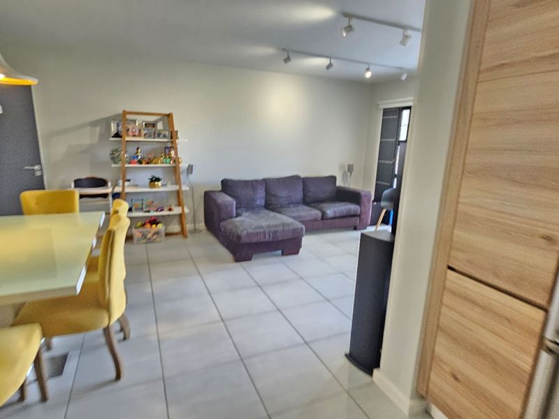 3 Bed, 2 Bath Garden Apartment- Waterfall - Photo 4