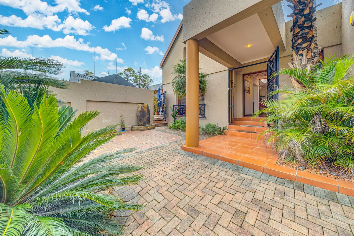 Secure, Simple, and Ideally Located ... With only a few steps to the Main Park - Photo 3