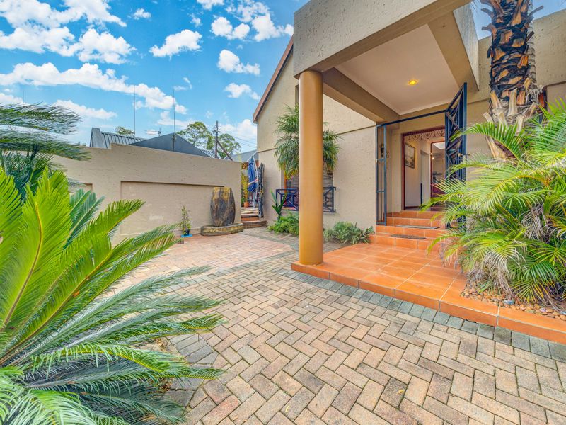 Secure, Simple, and Ideally Located ... With only a few steps to the Main Park - Photo 3