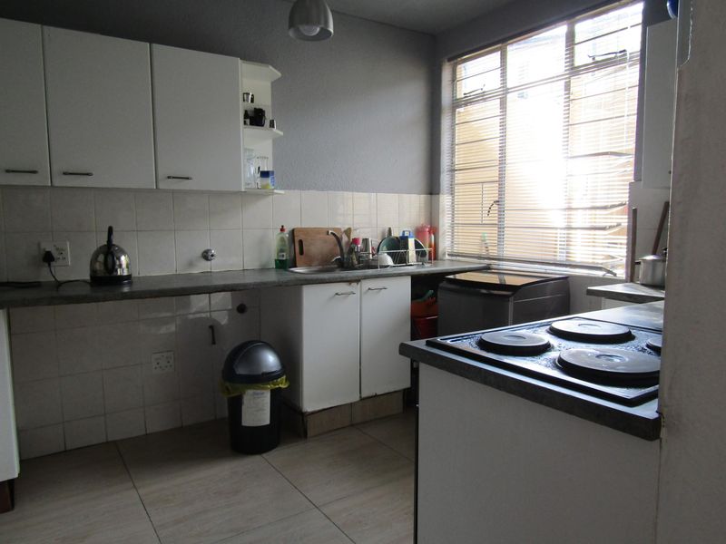Apartment For Sale In Johannesburg - Photo 8