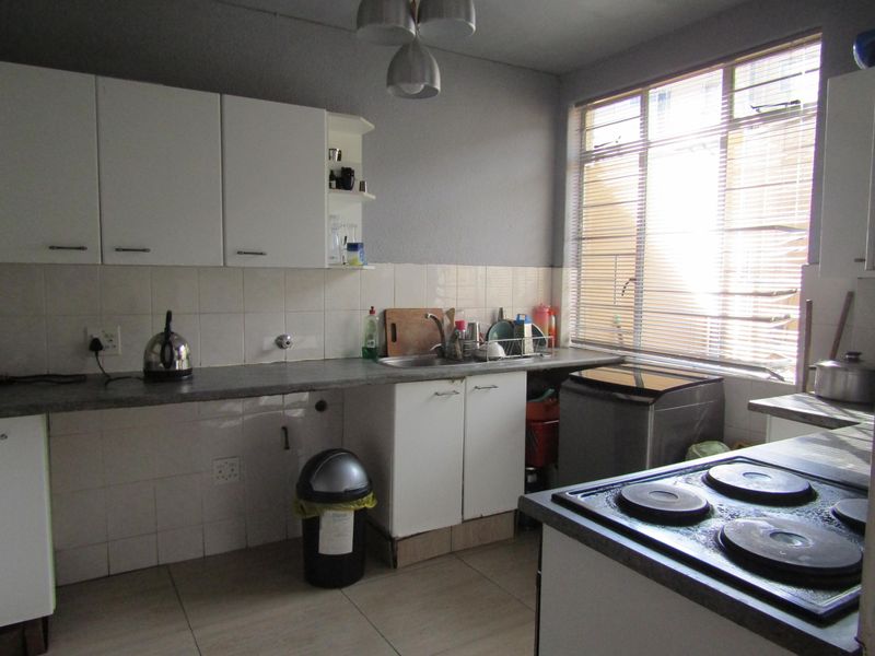 Apartment For Sale In Johannesburg - Photo 7