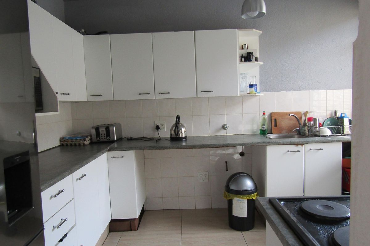 Apartment For Sale In Johannesburg - Photo 5