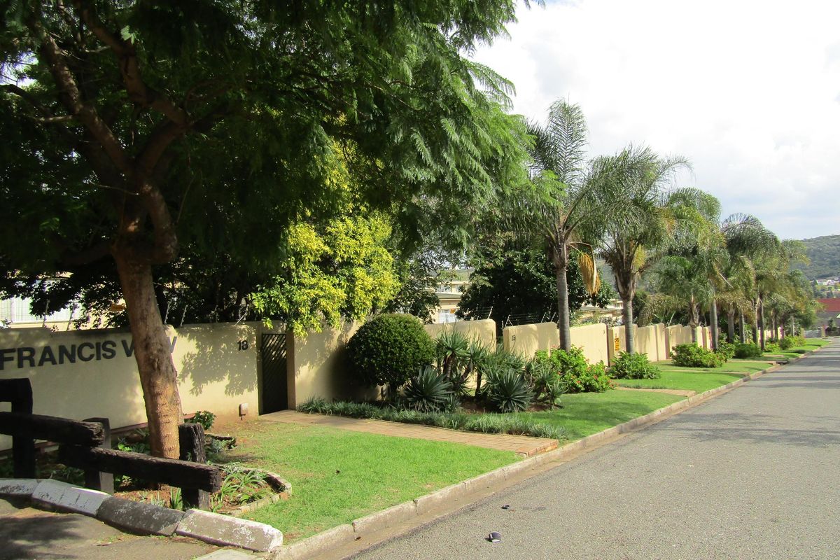 Apartment For Sale In Johannesburg - Photo 2