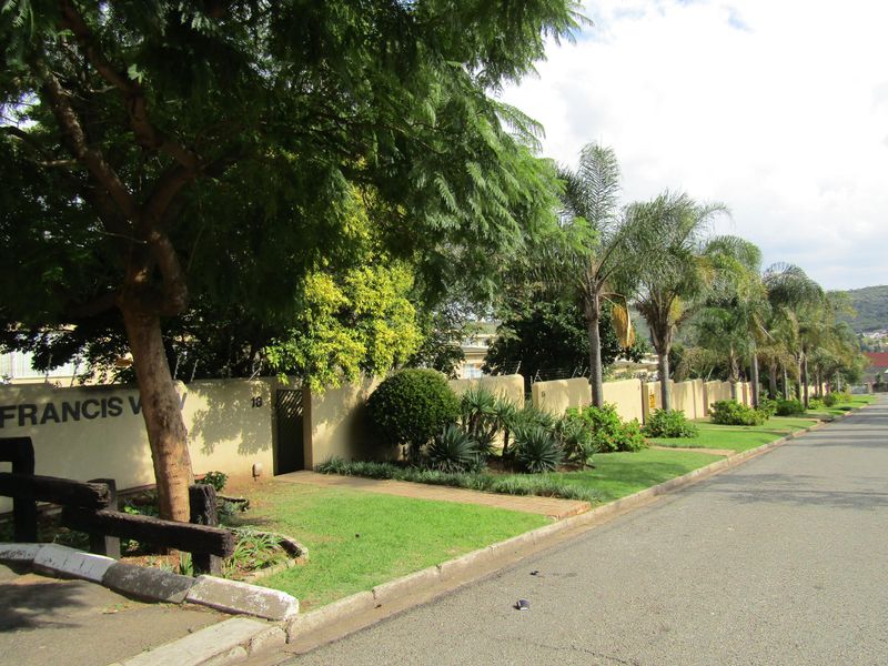 Apartment For Sale In Johannesburg - Photo 2