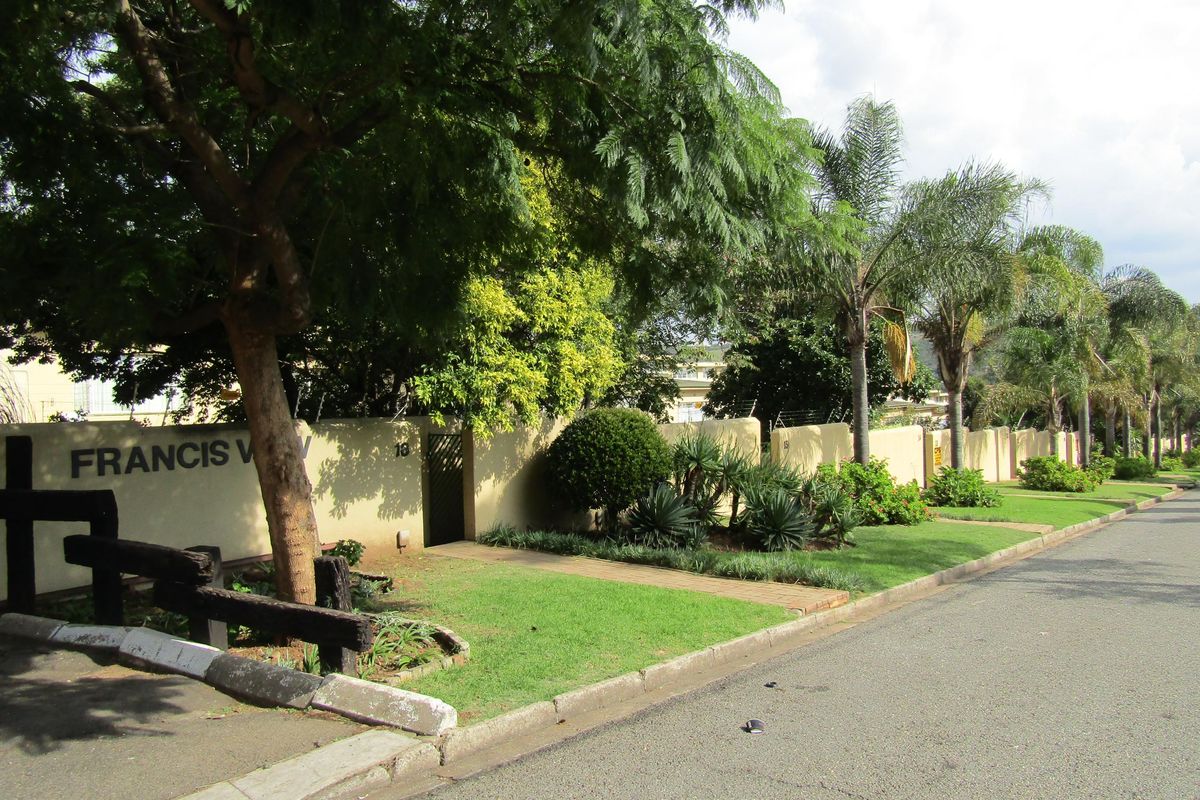 Apartment For Sale In Johannesburg - Photo 3