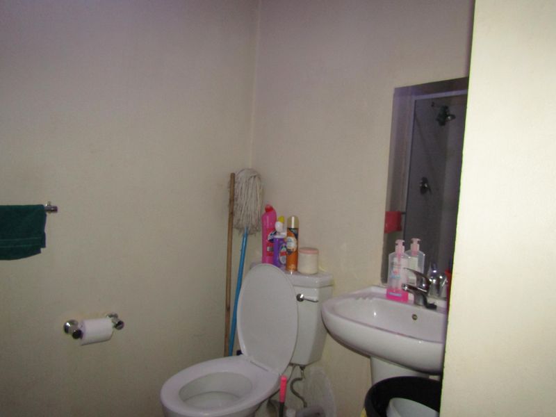Apartment For Sale In Johannesburg - Photo 10