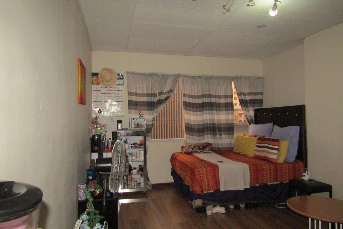 Apartment For Sale In Johannesburg - Photo 4