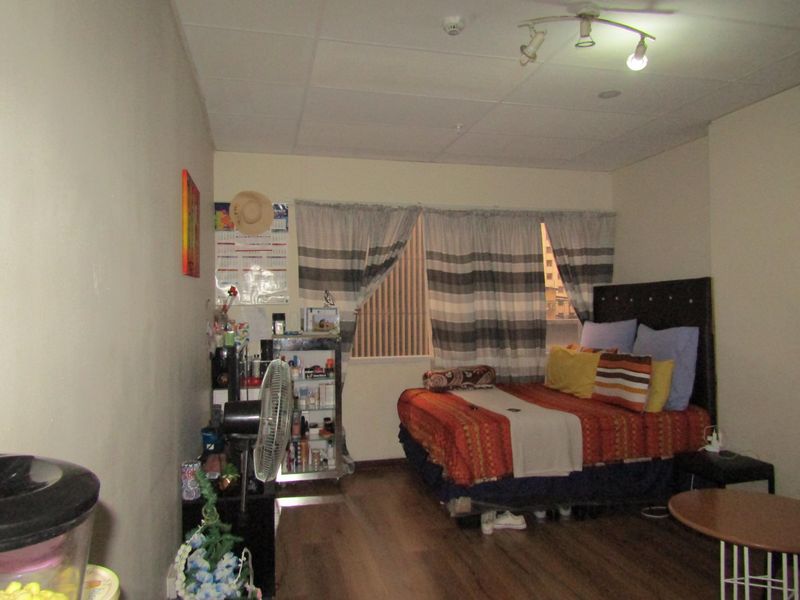 Apartment For Sale In Johannesburg - Photo 4