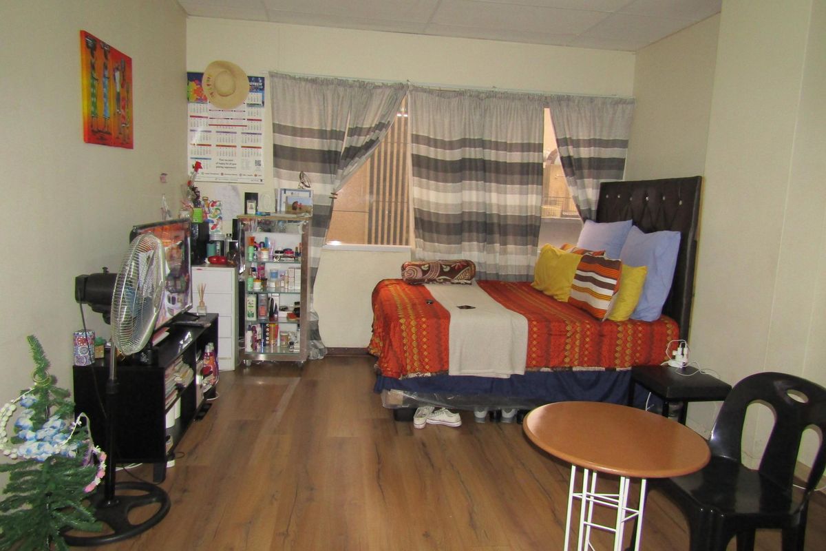Apartment For Sale In Johannesburg - Photo 3