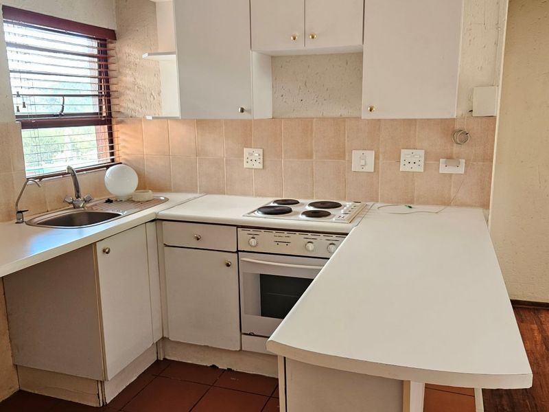 1 Bed, 1 Bath Apartment- Sunninghill - Photo 4