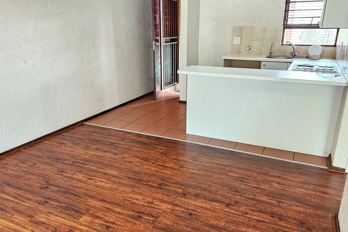 1 Bed, 1 Bath Apartment- Sunninghill - Photo 2