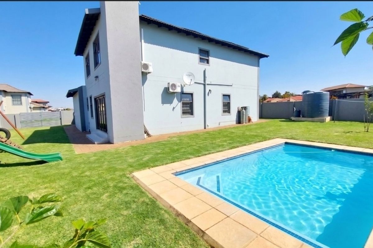 Stylish Freehold Family Home in a Secure Estate with Private Pool & Entertainment Living - Photo 4