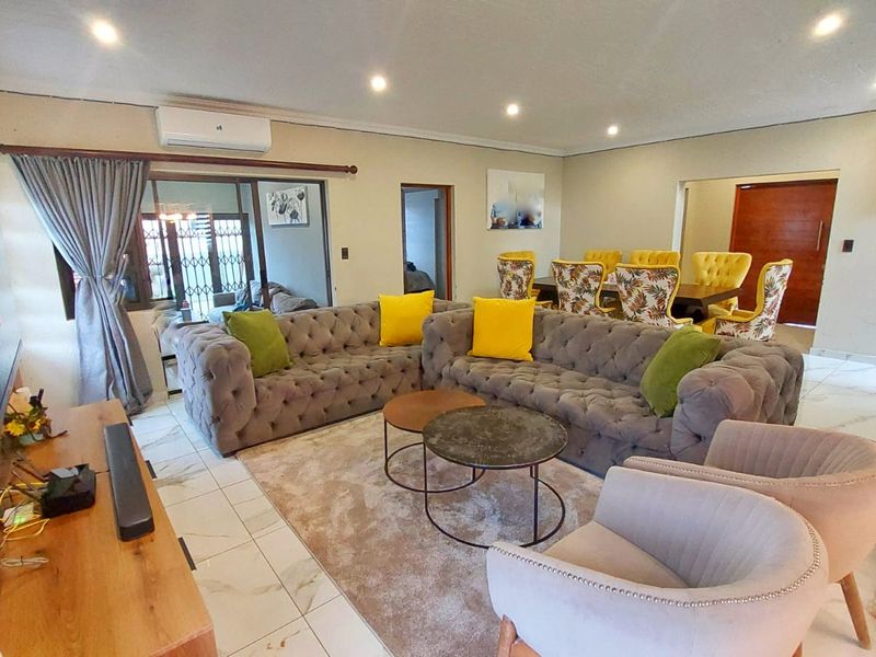 Stylish Freehold Family Home in a Secure Estate with Private Pool & Entertainment Living - Photo 10