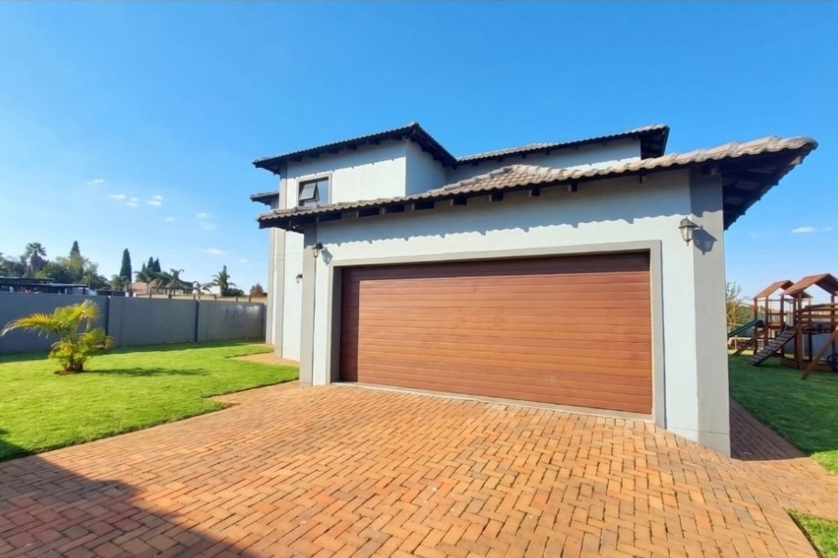 Stylish Freehold Family Home in a Secure Estate with Private Pool & Entertainment Living - Photo 2