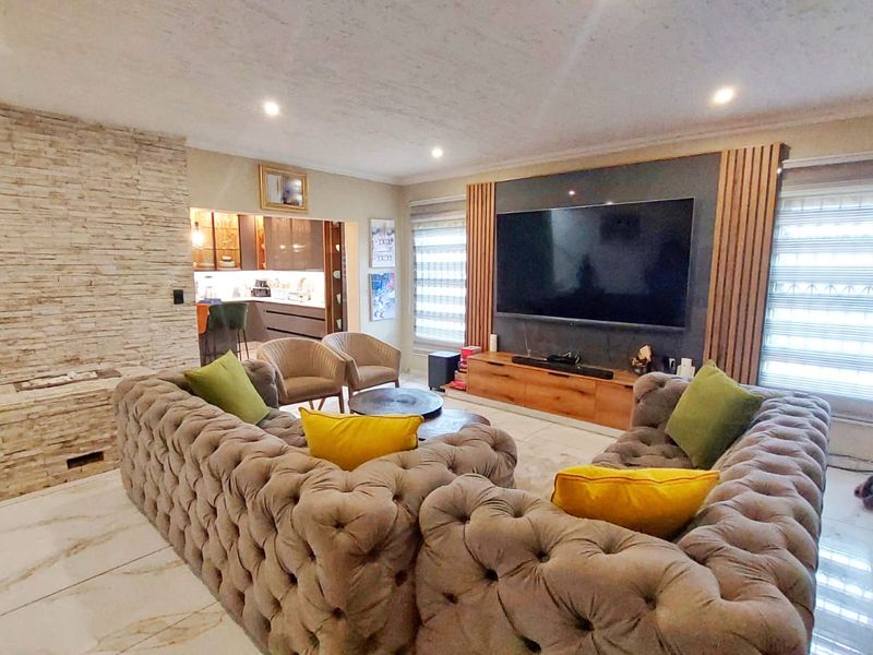 Stylish Freehold Family Home in a Secure Estate with Private Pool & Entertainment Living - Photo 9