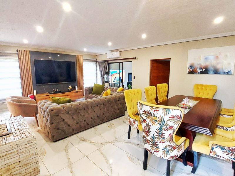 Stylish Freehold Family Home in a Secure Estate with Private Pool & Entertainment Living - Photo 8