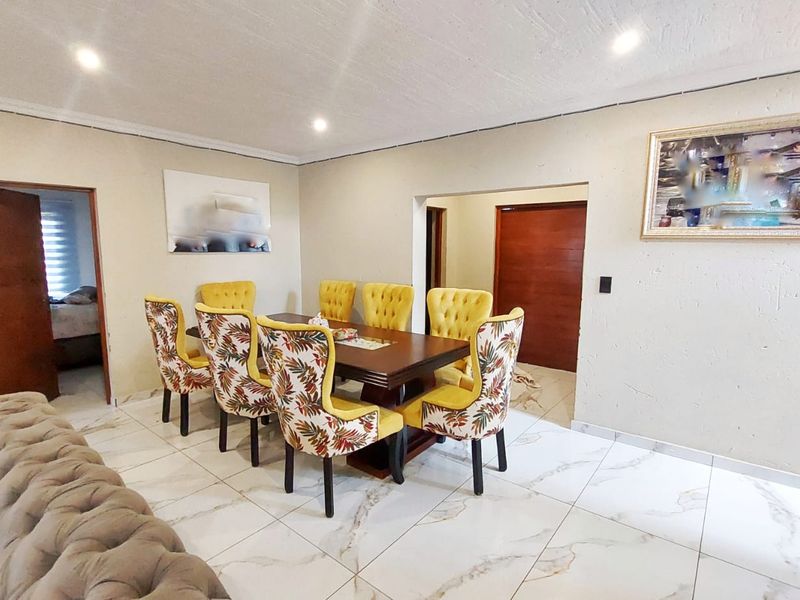 Stylish Freehold Family Home in a Secure Estate with Private Pool & Entertainment Living - Photo 7