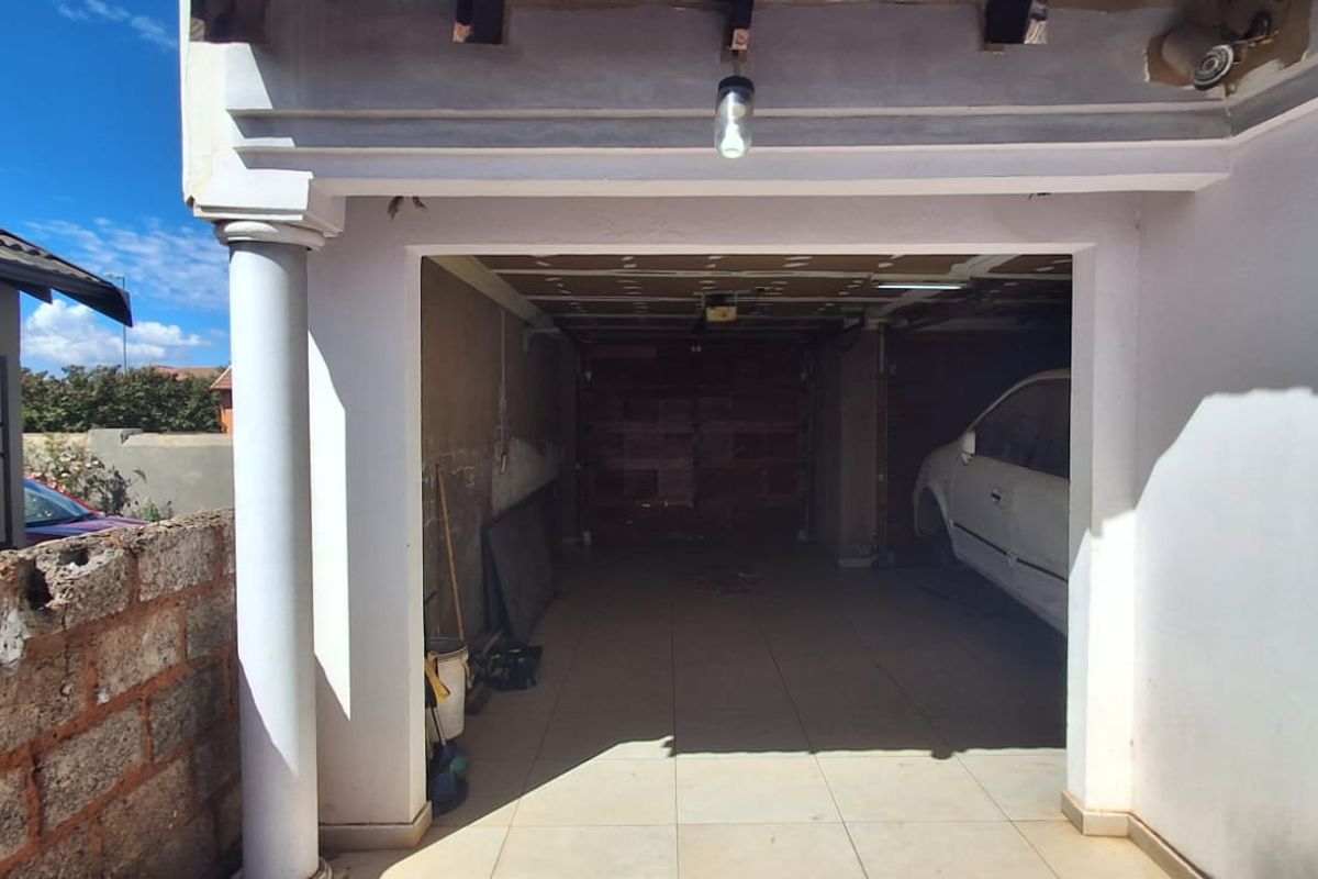 Family home - 4 Bedroom House For Sale in Protea Glen Ext11 - Photo 3