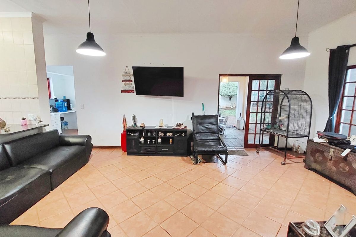 Charming Freehold Home in A Secure Estate in the sought-after Kyalami Encathment - Photo 3