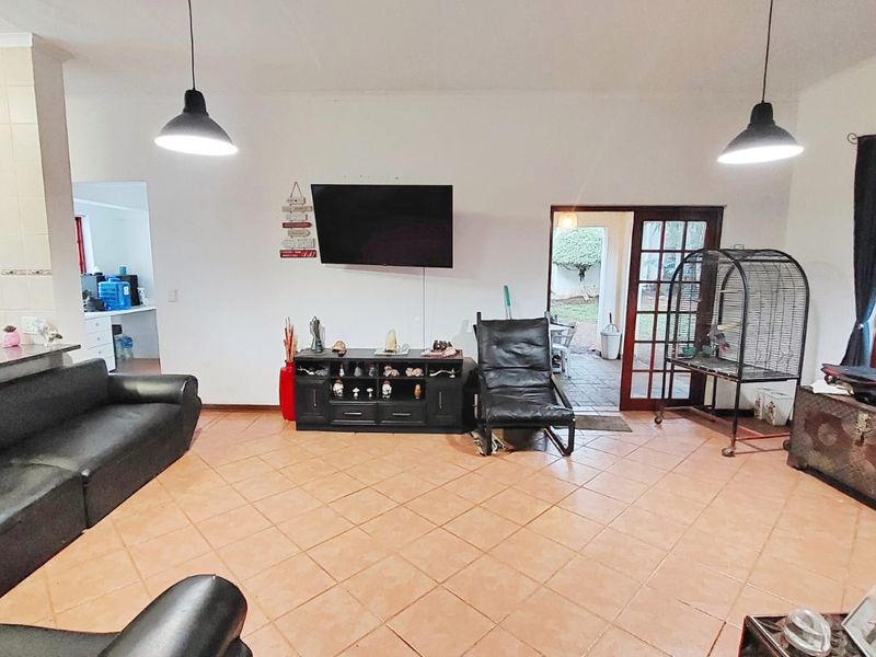 Charming Freehold Home in A Secure Estate in the sought-after Kyalami Encathment - Photo 3