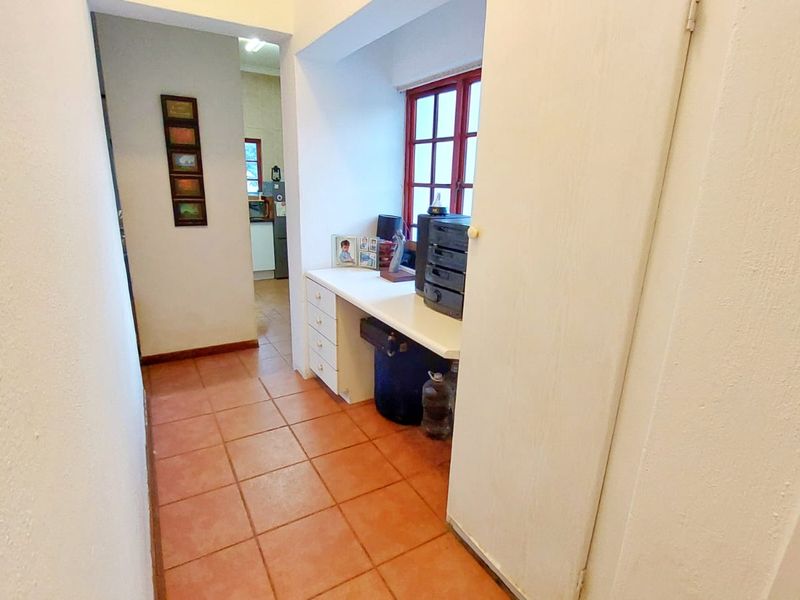 Charming Freehold Home in A Secure Estate in the sought-after Kyalami Encathment - Photo 8