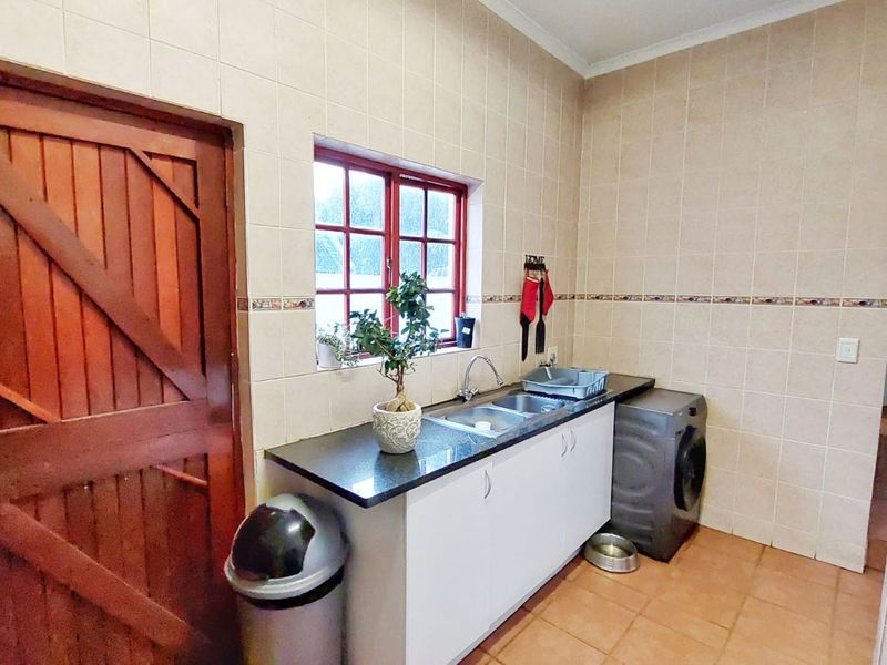 Charming Freehold Home in A Secure Estate in the sought-after Kyalami Encathment - Photo 6