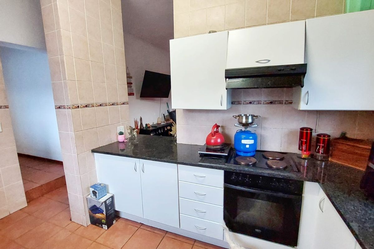 Charming Freehold Home in A Secure Estate in the sought-after Kyalami Encathment - Photo 5
