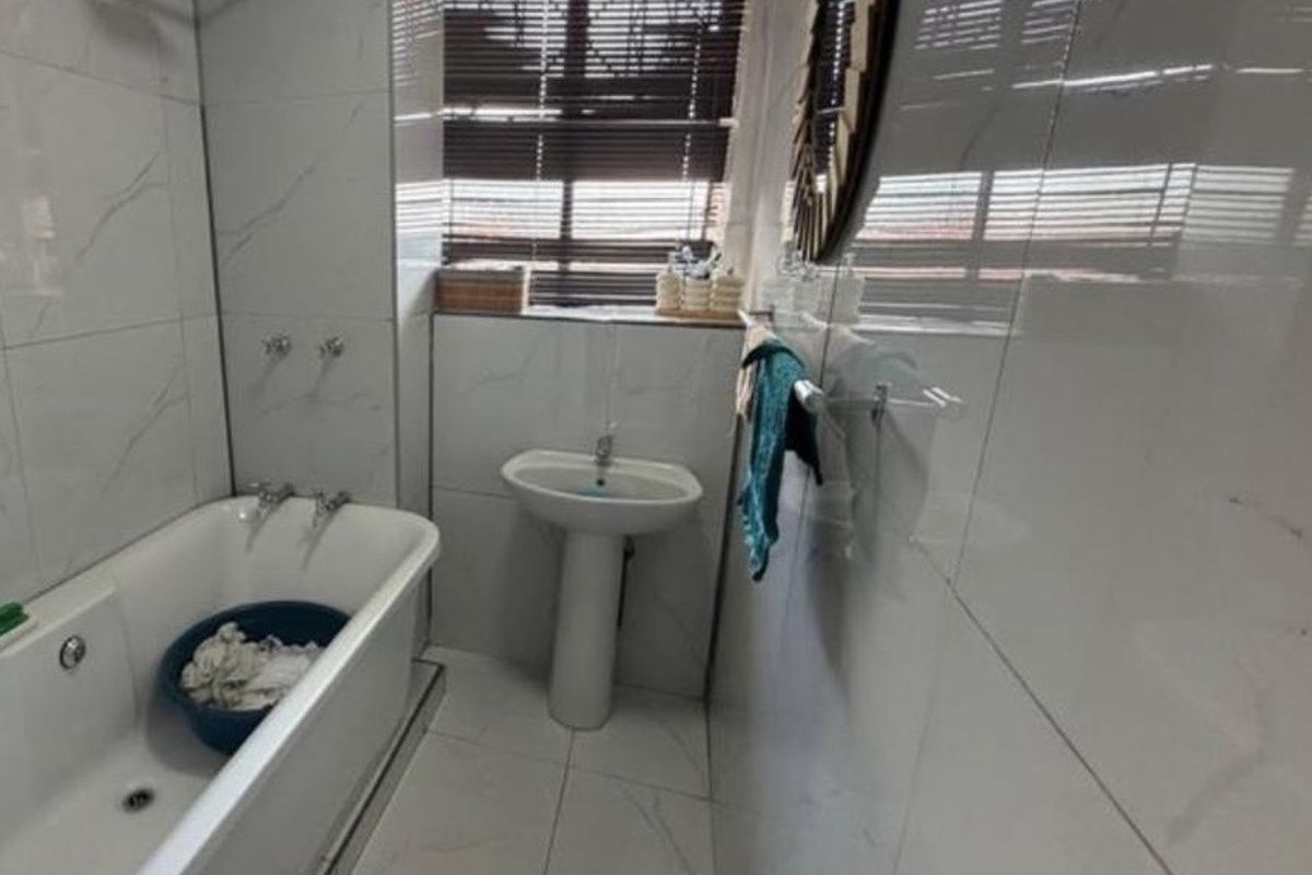 Spacious Arcadia Heights Investment Gem - Photo 5