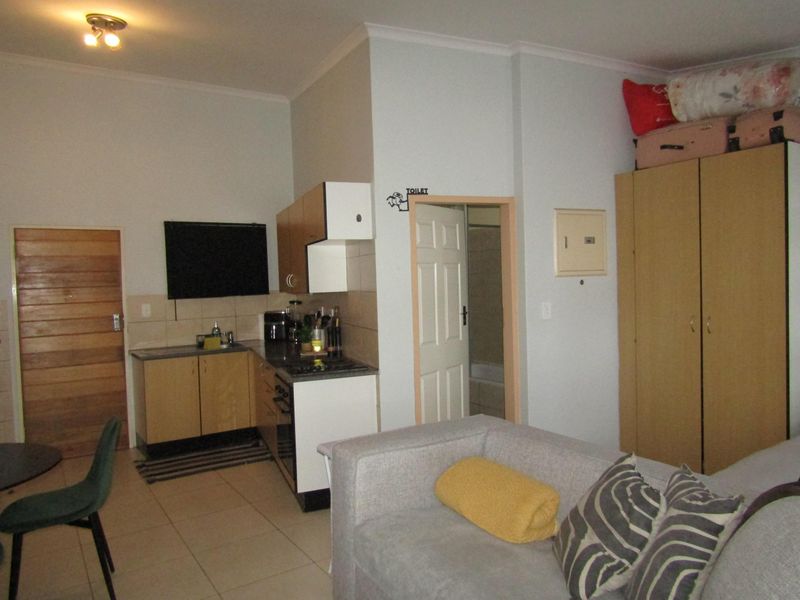 Apartment For Sale In Johannesburg - Photo 6