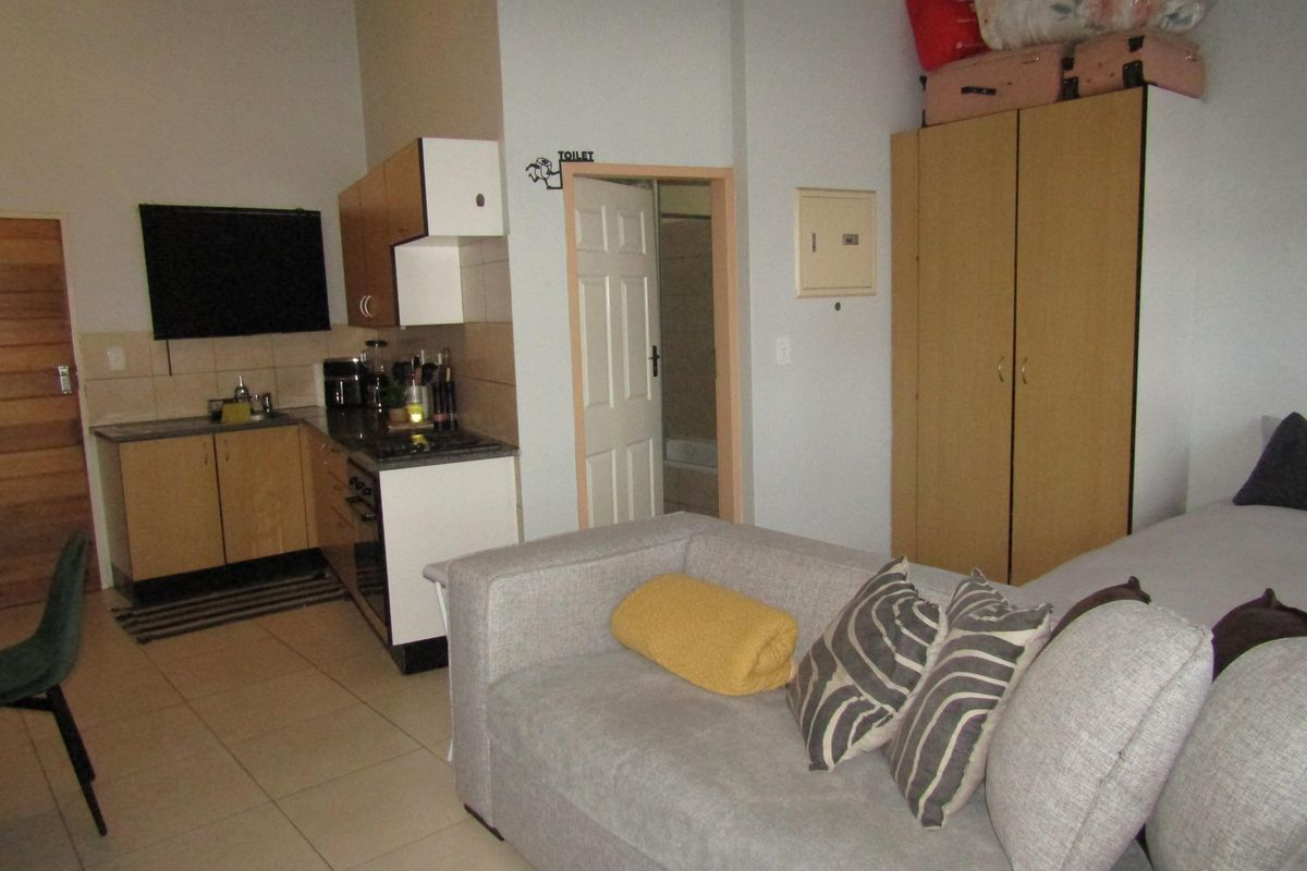 Apartment For Sale In Johannesburg - Photo 3