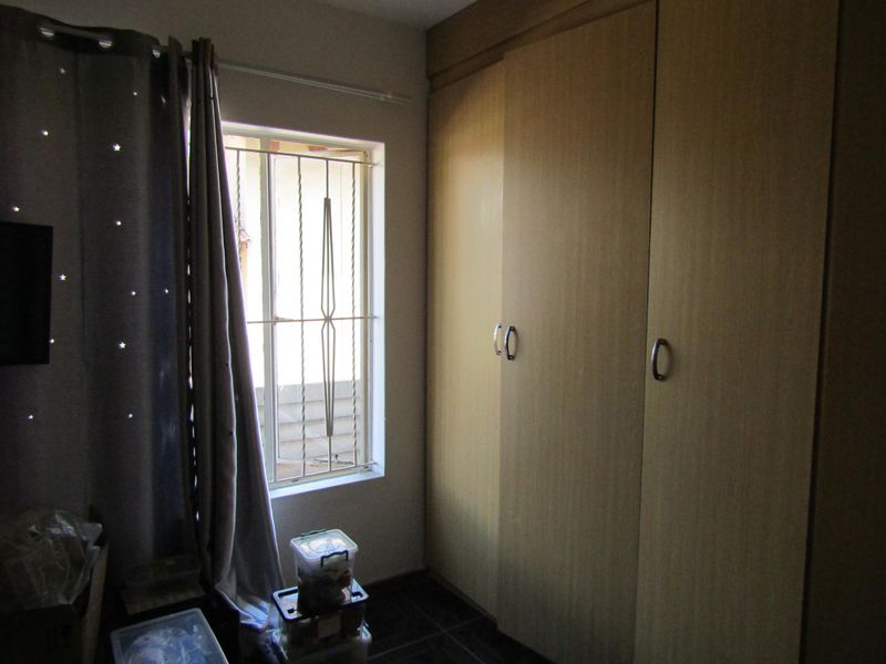 Townhouse For Sale In Johannesburg - Photo 6