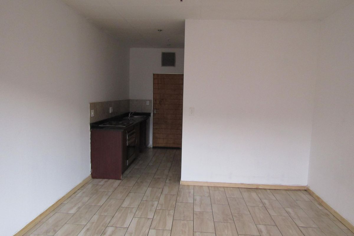 Charming Apartment for rent in vibrant Johannesburg Central—ideal for urban living! - Photo 2
