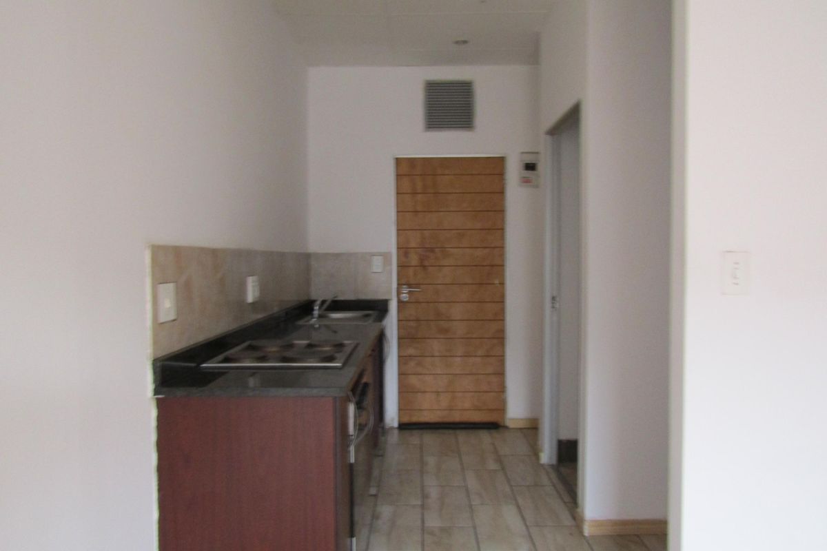 Charming Apartment for rent in vibrant Johannesburg Central—ideal for urban living! - Photo 5