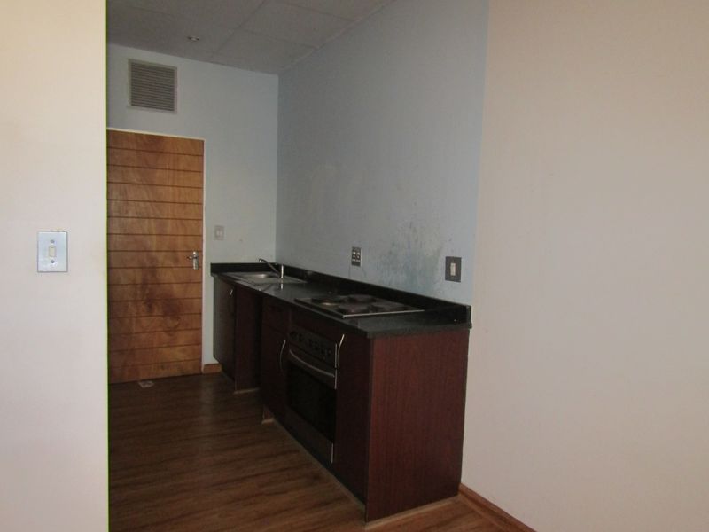 Charming Apartment for rent in vibrant Johannesburg Central—ideal for urban living! - Photo 6