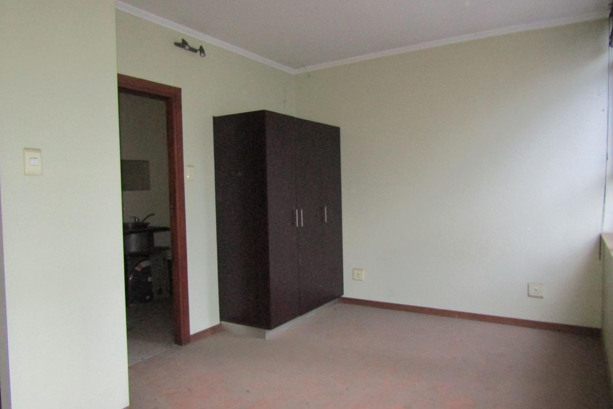 Spacious bachelor apartment available for rent in the Fashion Lofts building - Photo 3