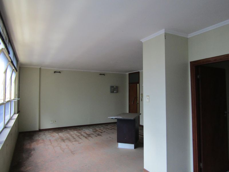 Spacious bachelor apartment available for rent in the Fashion Lofts building - Photo 8