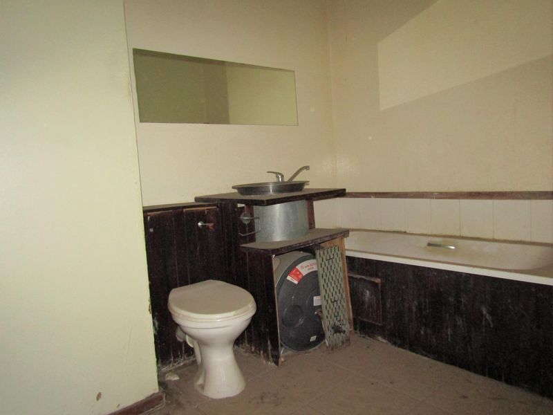 Spacious bachelor apartment available for rent in the Fashion Lofts building - Photo 10