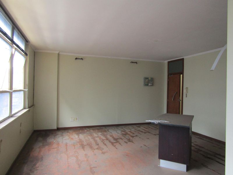 Spacious bachelor apartment available for rent in the Fashion Lofts building - Photo 2