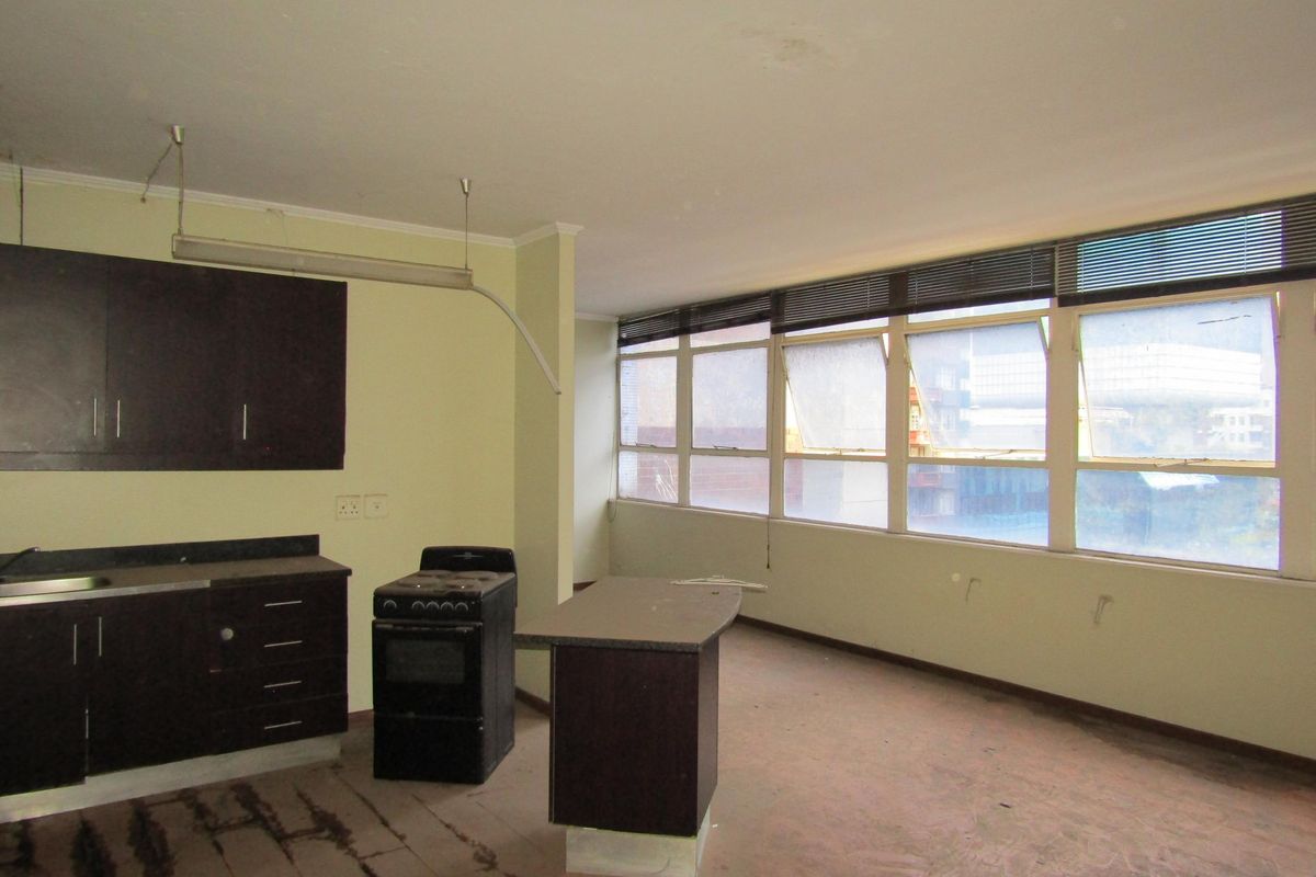 Spacious bachelor apartment available for rent in the Fashion Lofts building - Photo 4