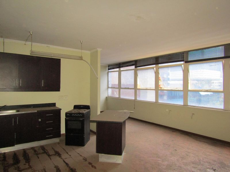 Spacious bachelor apartment available for rent in the Fashion Lofts building - Photo 4