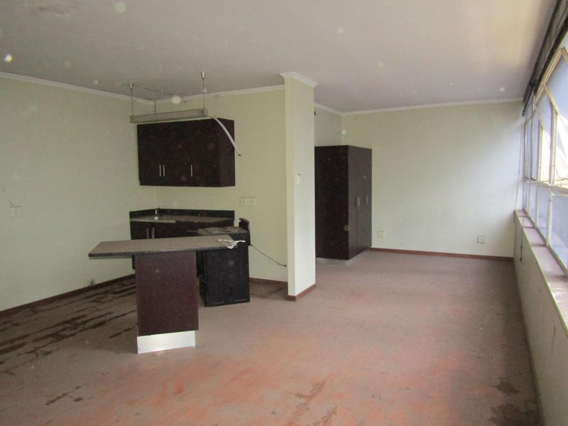 Spacious bachelor apartment available for rent in the Fashion Lofts building - Photo 6
